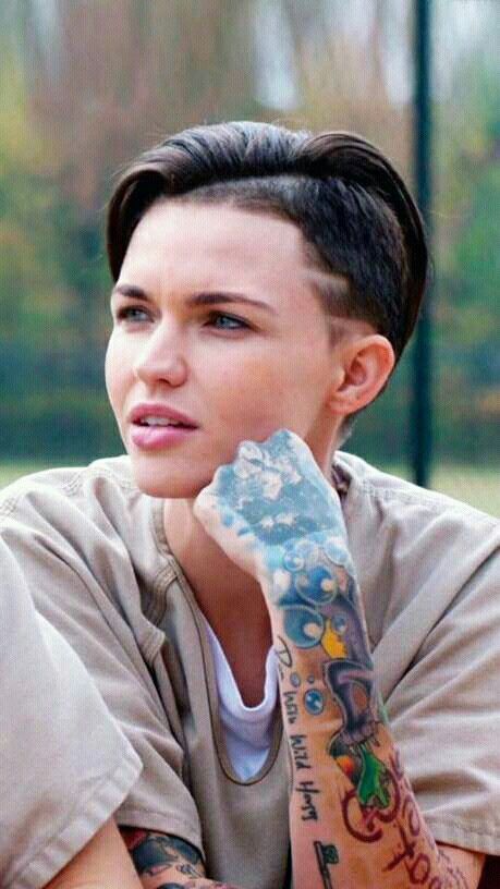 RUBY ROSE in Orange Is The New Black Stella Carlin, Ruby Rose Haircut, Bald Tattoo, Black Ruby, Black Girls With Tattoos, D Tattoo, Bald Women, Face Tattoos, Hair Tattoos