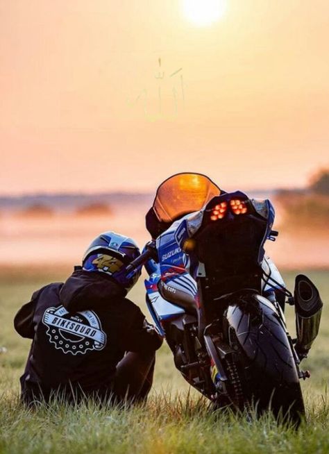 Bike Pictures Photo Ideas, Motorcycle Photo Shoot, Motorbike Photos, Bike Couple, Biker Photography, Biker Photoshoot, Bike Pictures, Motorcycle Photography, Biker Aesthetic