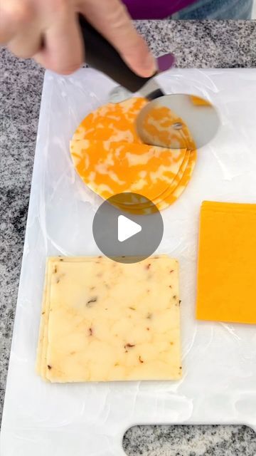 Cheese Chips, Cheese Crisps, Appetizers Easy Finger Food, Cheese Snacks, Charcuterie Recipes, Cheese Crackers, Low Carb Snacks, Protein Snacks, Easy Delicious