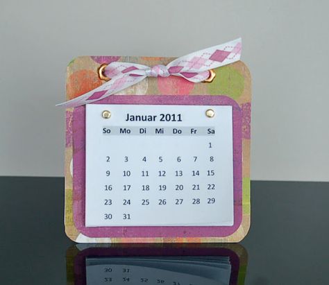 Diy Calendar Ideas, Cute Desk Calendar, Glitter Paper Crafts, Diy Desk Calendar, Fall Yard Decor, Mini Desk Calendar, Whiteboard Calendar, Calendar Craft, Dry Erase Calendar