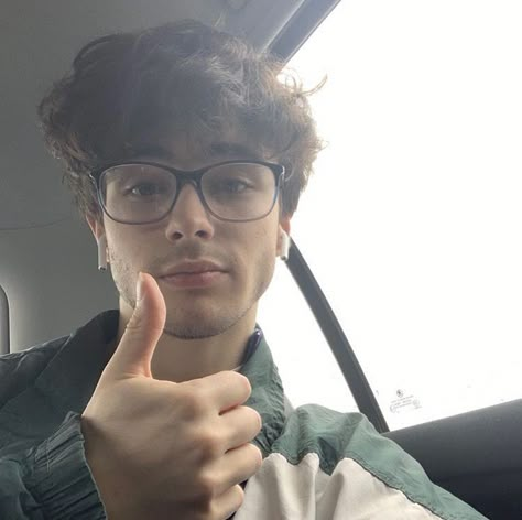 Alfie Templeman, Aesthetic Guy Outfits, Man With Glasses, Young Men Haircuts, Zayn Malik Photos, Mens Facial, Men Haircut Curly Hair, Asian Short Hair, Character Aesthetics