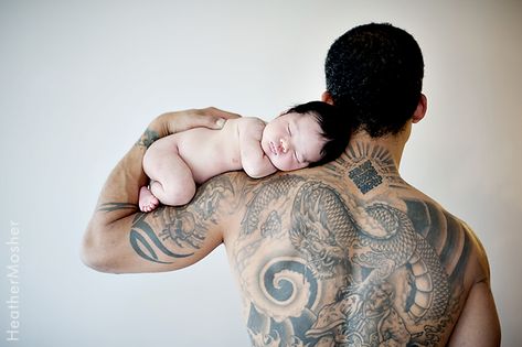 Tattoo's and Newborn Newborn And Daddy Pictures, Newborn Tattoo, Newborn Parents, Fall Maternity Pictures, Newborn Hospital Pictures, Tattoo On Back, Dad Tattoo, Baby Boy Newborn Photography, Newborn Photography Poses