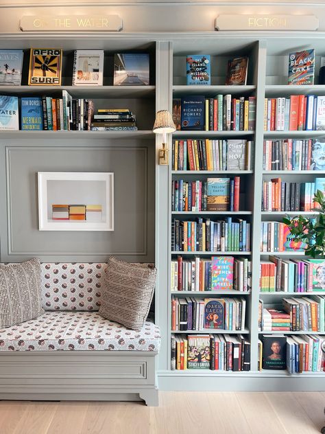 Half Library Wall, Box Room Library, Book Built Ins, Library Wall With Reading Nook, Built In Bookshelves With Reading Nook, Library Room Ideas Home Cozy, Book Nook Built In, Living Room With Library Wall, Spare Room Library Ideas