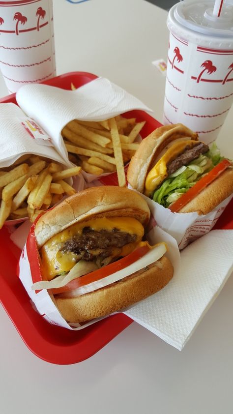 In N Out Aesthetic Food, In In Out, Fast Food Aesthics, Usa Fast Food, In And Out Aesthetic, In N Out Burger Aesthetic, In And Out Burger Aesthetic, In And Out, Fast Food Usa