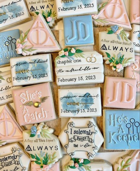 Harry Potter 1st Birthday, Harry Potter Cookies, Bach Themes, Sugar Cookie Inspiration, Harry Potter Bridal Shower, Bridal Shower Cookies, Harry Potter Wedding, Hogwarts Aesthetic, Creative Birthday Cakes