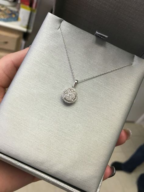 Jewelry From Boyfriend, Necklaces From Boyfriend, Necklace From Boyfriend, Luxury Jewelry Diamond, Stylish Watches For Girls, Diamond Necklace Gift, Souvenir Ideas, Boyfriend Necklace, Sell Jewelry