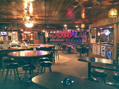 While you may not have enough time to visit all 50 Honky Tonks this summer, at least try to visit a few! See the full list of Honky Tonks  http://www.gactv.com/gac/ar_photos_a-z/article/0,3035,GAC_42645_6073170_04,00.html Bar Americano, Country Bar, Great American Road Trip, Country Fan, American Bars, Colorful Places, Jukeboxes, Dive Bar, American Road Trip