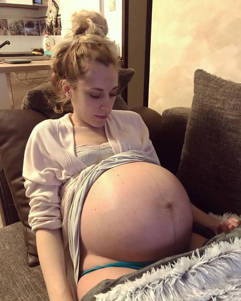 😱 #pregnancy #pregnancybelly #hugebelly #twins #girls #comingsoon #fullhouse 😂 Overdue Pregnancy, Pregnant Belly Huge, Twin Belly, Twin Pregnancy Belly, Big Pregnant, Creative Pregnancy Announcement, Party Make-up, 00s Mode, Teen Pregnancy