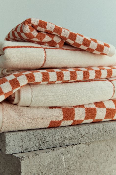 100% Organic Cotton bath towel featuring a grid pattern with stitching detail. Contrasting colours of Paloma sun and ecru. Luxuriously soft, a simple way to elevate your daily bath time routine. Pairs nicely with the JOSEPHINE HAND TOWEL. MADE: Designed in Australia & made in Portugal by a Global Organic Textile Standard (GOTS) certified manufacturer. DIMENSIONS: 70cm x 140cm Weight: 600gsm COLOUR: Paloma Sun & Ecru Bath Time Routine, Time Routine, Going Shopping, Contrasting Colours, Cotton Bath Towels, Grid Pattern, Everyday Objects, Bath Time, Cotton Towels