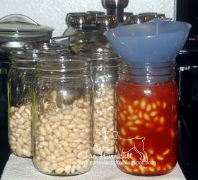 Being Self Sufficient, Pork And Beans Recipe, Pressure Canning Meat, Canning Beans, Canned Baked Beans, Pork And Beans, Pressure Canning Recipes, Canning Salsa, How To Soak Beans