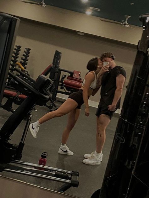 Couples Vision Board, Gym Couple, Fitness Vision Board, Gym Pictures, Dream Vision Board, Life Vision Board, Trening Fitness, Cute Couples Photos, A Gym