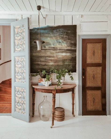 my scandinavian home: Step Inside Höda’s Creative Swedish Farmhouse Scandinavian Interior Vintage, Old Swedish House Interior, Swedish House Interior, Swedish Farmhouse Style, Thrift Styling, Swedish Home Decor, Norwegian Home, Swedish Homes, Norwegian House