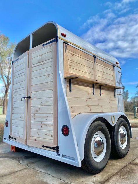 Sacramento Mini Horse Stall, Two Horse Trailer, Coffee Shop Trailer, Outdoor Venue Ideas, Coffee Trailer Ideas, Mobile Coffee Trailer, Horse Stall Ideas, Tailgate Trailer, Horse Mobile