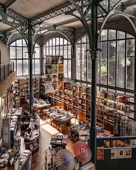 Raphael Metivet, Halle Saint Pierre, Paris Vacation, Parisian Life, St Pierre, Paris Photo, Paris Photos, Book Display, Montmartre