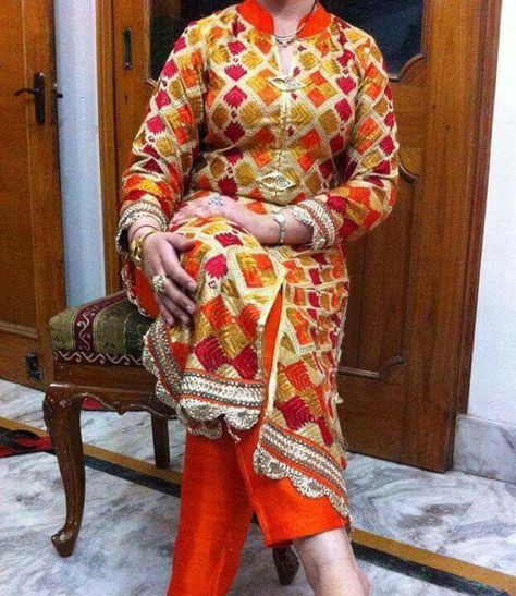 Fulkari kurti with plain plazzo party wear dress Phulkari Suit Modern, Gidha Suits, Phulkari Suit Designs, Phulkari Pants, Ladies Kurta, Phulkari Embroidery, Kurti Style, Party Wear Dress, Punjabi Outfits