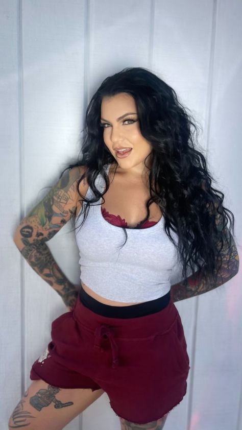 Bailey Sarian 🥀 (@baileysarian) • Instagram photos and videos Bailey Sarian Hair, Bailey Sarian, Makeup Needs, Inked Girls, Wow Products, Alternative Fashion, Ink Tattoo, Girl Tattoos, Hair Makeup