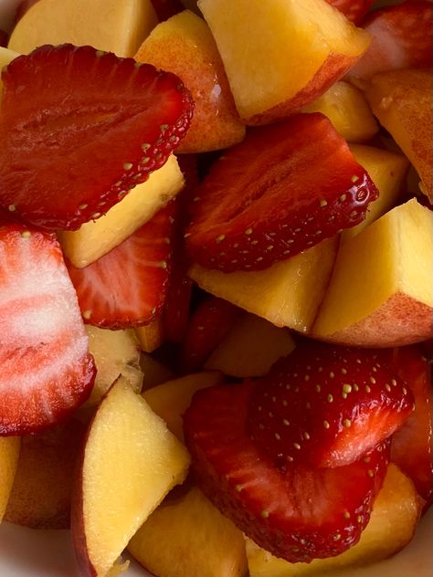 fruits summer dinner food aestetic healthy strawberry nectarine peach Peaches And Strawberries, Strawberries And Peaches, Fruits Summer, Peach Strawberry, Peach Puree, Healthy Strawberry, Peach Aesthetic, Girl Lifestyle, Red Peach