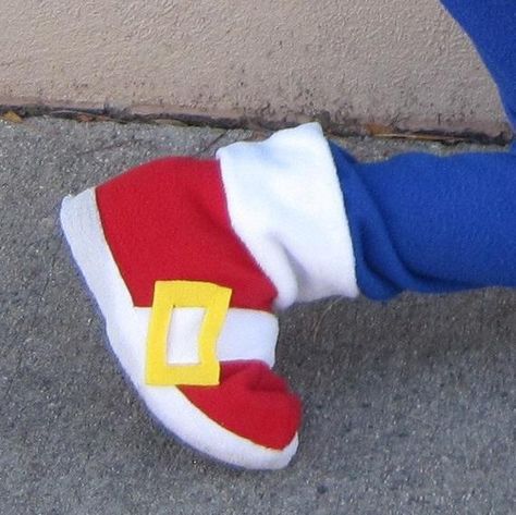 Bam Bam Costume, Sonic The Hedgehog Costume, Sonic Shoes, Sonic Costume, Best Costume Ever, Sonic Birthday Parties, Sonic Party, Sonic Birthday, Cosplay Tutorial