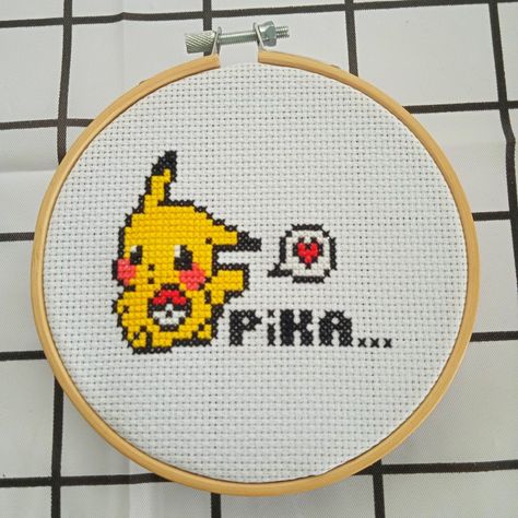 Pikachu Embroidery, Pikachu Cross Stitch Pattern, Pokémon Crafts, Pikachu Cross Stitch, Pokemon Cross Stitch, Pixel Art Pokemon, Pokemon Craft, Tiny Cross Stitch, Cross Stitches