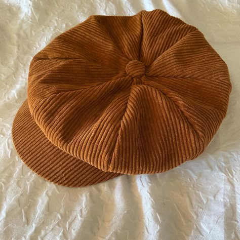 Aesthetic Brown Accessories, Vintage Hats Aesthetic, Aesthetic Hats Vintage, Dark Academia Hat, Hats Aesthetic, Supreme Bucket Hat, Ciel Black Butler, Aesthetic Hats, Mlb Shoes