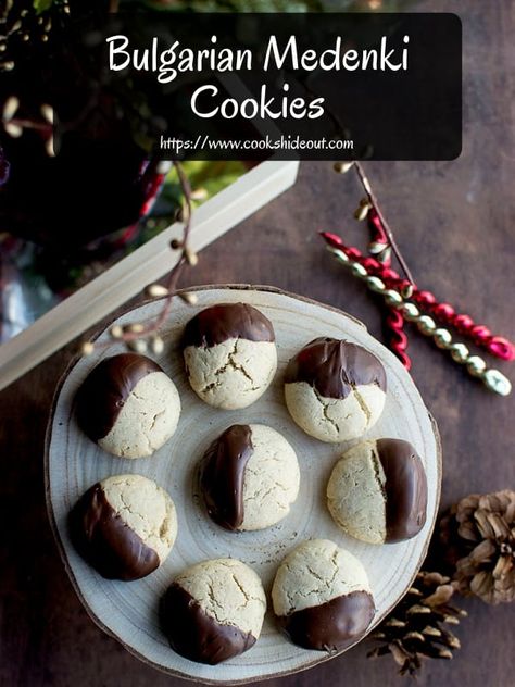 Bulgarian Cookies, Easy To Make Cookies, Chocolate Dipped Cookies, Egg Replacer, Christmas Biscuits, Dipped Cookies, Walnut Cookies, Christmas Treat, Cookies Christmas