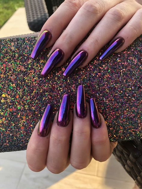 Purple Metalic Nails Acrylic, Metalic Purple Nail, Matalic Nails Acrylic Purple, Black And Purple Chrome Nails, Purple Crome Nails Design, Dark Purple Chrome Nails, Purple Metallic Nails, Metallic Purple Nails, Chrome Purple Nails