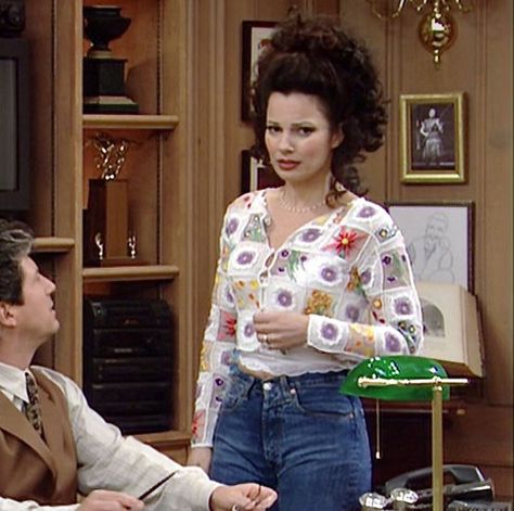 The Nanny Iconic Outfits, Fran Drescher Hair, Fran Fine Hairstyle, The Nanny Outfits Fran Drescher The 90s, The Nanny Fashion Outfits Fran Drescher, Fran Fine Outfit Inspiration, Fran Drescher Outfits The Nanny, The Nanny Outfits Fran Drescher, Nana Fine Outfit