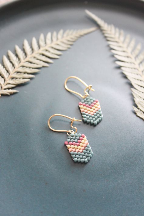 Miyuki Beads Pattern, Beaded Earrings Tutorials, Beaded Earrings Diy, Brick Stitch Earrings, Beaded Earrings Patterns, Earring Tutorial, Beaded Hoop Earrings, Beaded Hoops, Earring Patterns