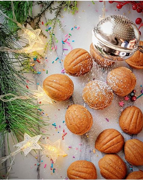 Russian Bread, Russian Cookies, Hungarian Cookies, Russian Cakes, Special Occasion Food, Walnut Cookies, Filled Cookies, Amish Recipes, Hungarian Recipes