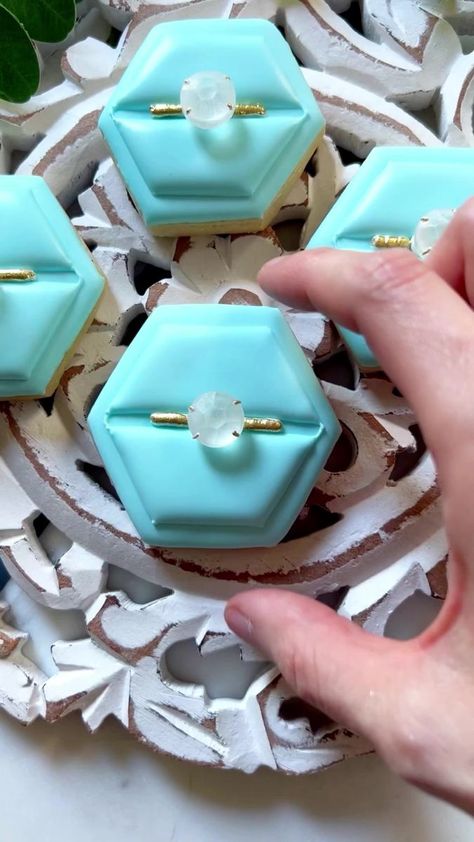 Let’s make a ring box cookie together! | Sugar Cookie Marketing | JWS · nice day Ring Box Cookie, Ring Box Cookies Decorated, Diamond Ring Cookies, Jewelry Cookies, Ring Cookies, Engament Rings, Wedding Shower Cookies, Double Wedding Rings, Cookie Tutorials