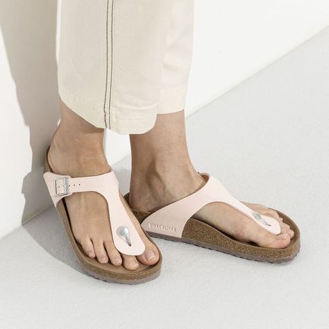 best flip flops with arch support Popular Sandals, Best Flip Flops, Shoes Birkenstock, Rose Pink Color, Birkenstock Black, Birkenstock Women, Animal Products, Light Rose, Birkenstock Sandals