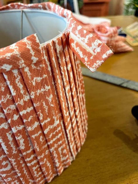 Diy Fabric Covered Lampshade, Diy Boho Lampshade, Diy Pleated Lampshade, Ribbon Lampshade, Diy Will, Random Decor, Pleated Lamp, Dollar Diy, Diy Lampshade