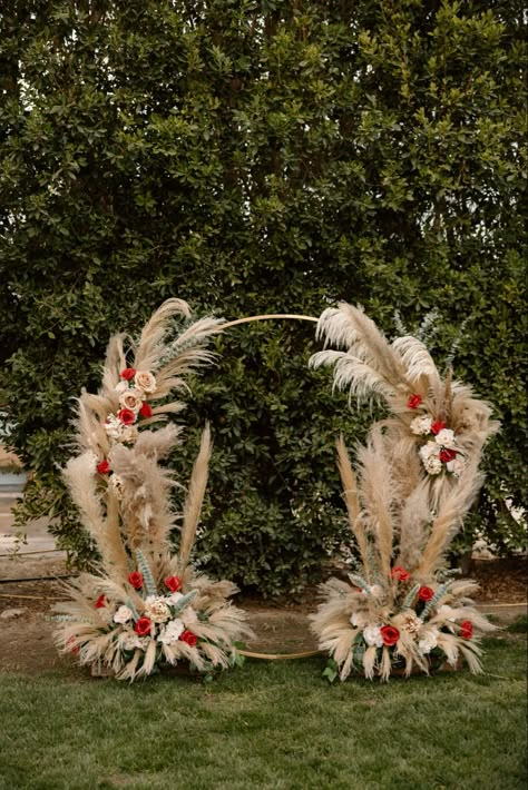 Red Boho Wedding Decor, Red Boho Wedding, Fall Flower Wedding Bouquets, Pink Boho Wedding, Country Western Wedding, Western Glam, Wedding Appetizers, Tan Wedding, Red Rose Wedding