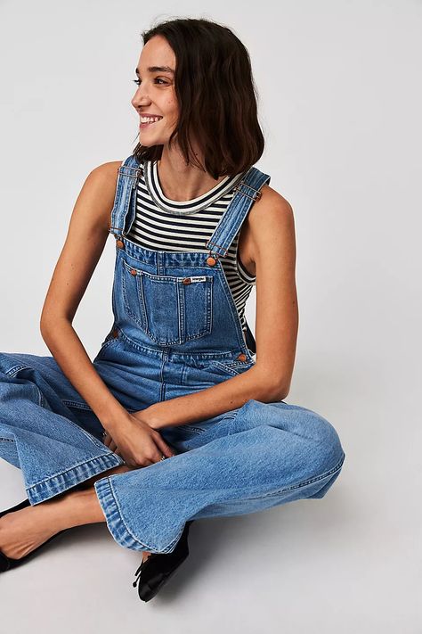 #canatiba #denim #jeans #casual #trend Modern Blouse Designs, Undershirt Tank Top, Casey Jones, Overalls Outfit, Bib Overalls, Beautiful Blouses, Chunky Sweater, Spring Summer Outfits, Boho Clothing