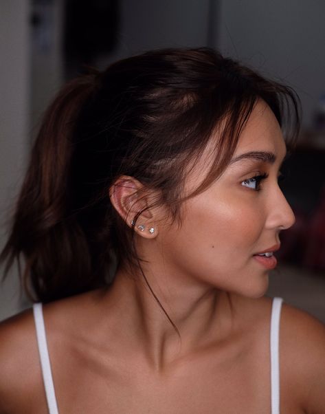 Kathryn Bernardo Piercing, Kathryn Bernardo Aesthetic, Kathryn Bernardo Photoshoot, Ideal Nose, Kathryn Bernardo Outfits, Gabbi Garcia, Ear Piercing Ideas, Double Ear Piercings, Facial Contouring