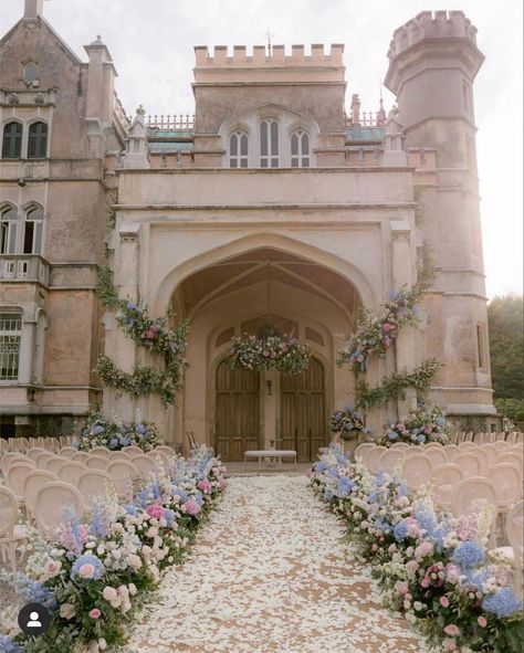 Dream Wedding Reception, Dream Wedding Venues, European Wedding, Family Garden, Future Wedding Plans, Garden Party Wedding, Pastel Wedding, Salou, French Wedding