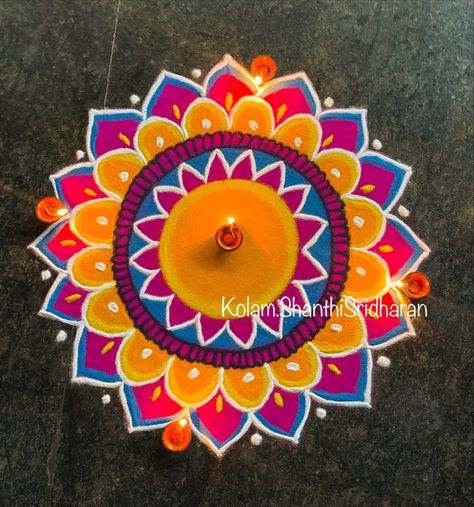 #shathisridharankolam #rangoli #rangoliideas #kolam #mandala #doodle #zentangle #simple #diy #diyhomedecor Pretty Rangoli Designs For Diwali, Simple Color Rangoli, Easy Mandala Rangoli, Deepavali Kolam Rangoli Designs, Diwali Rongali Design Simple, New Simple Rangoli Designs, Diwali Decoration Rangoli, Easy Rongali Designs, Easy Mandala Rangoli Designs Diwali