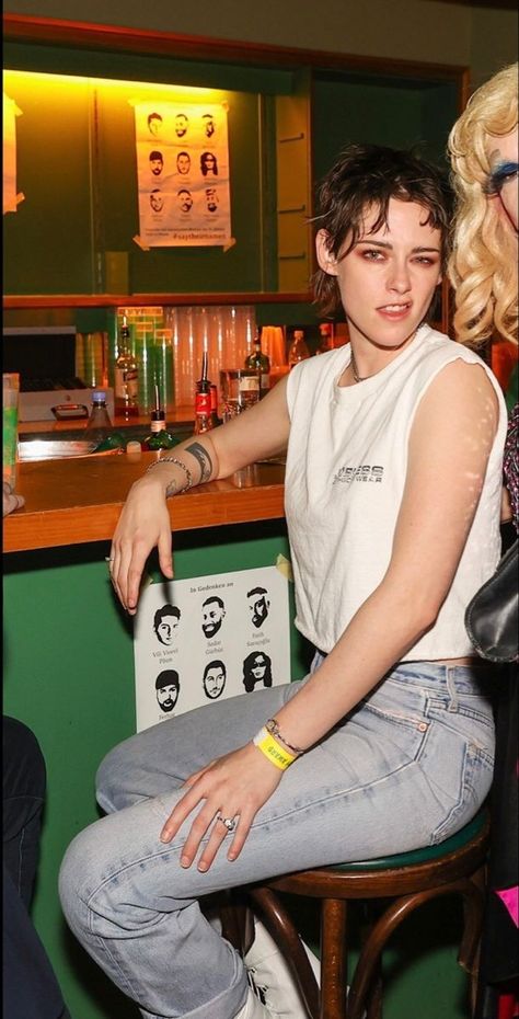 Kristen Stewart Outfits, Kirsten Steward, Masc Lesbian, Masc Women, Kristin Stewart, Kristen Stewart Style, Queer Fashion, Attractive People, 가을 패션