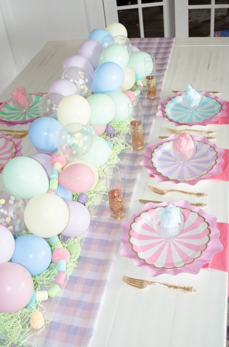 Easter Table Decorations For Kids, Easter Birthday Party Ideas, Easter Styling, Easter Tablescape Ideas, Easter Balloons, Easter Party Decorations, Easter Party Ideas, Easter Theme Party, Easter Cupcake Toppers