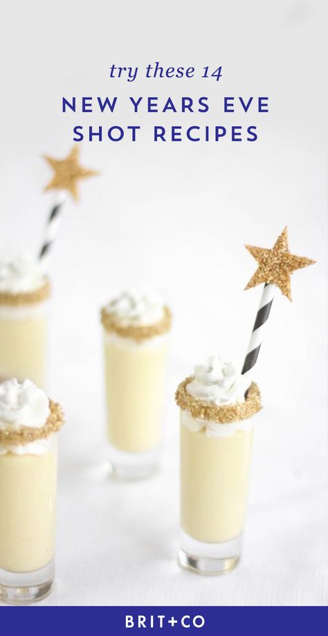 Try these tasty New Years Eve shots that'll be a party favorite. New Years Shots Recipes, New Years Eve Shots, Tiny Desserts, Nye Ideas, New Year's Snacks, New Years Eve Party Ideas Food, New Years Eve Dessert, New Years Appetizers, Heavenly Recipes