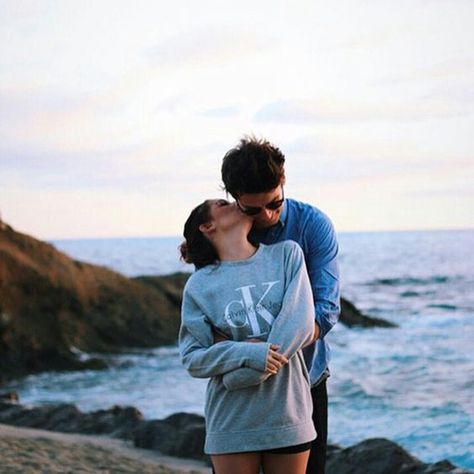 Cheek Kiss, Couple Beach Photos, Back Hug, Kiss Images, Romantic Couple Images, Cute Couple Quotes, Hearts Girl, Couple Relationship, Kissing Couples