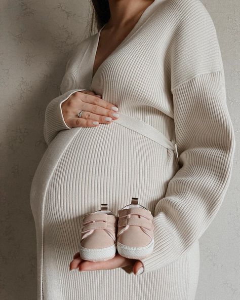 Elegant Maternity Shoot, Pregnancy Belly Photos, Cute Pregnancy Pictures, Maternity Photography Poses Couple, Belly Photos, Maternity Photography Poses Pregnancy Pics, Couple Pregnancy Photoshoot, Maternity Photoshoot Outfits, Maternity Photoshoot Poses