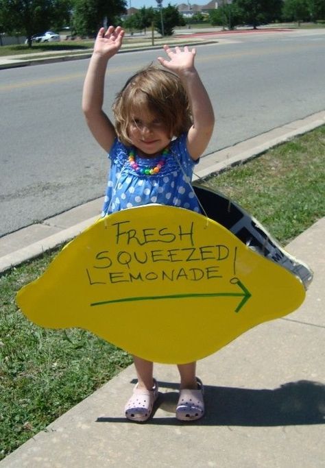 Lemonade Stand Tip Jar, Kids Lemonade Stands, Lemonade Stand Sign, Kids Lemonade, Diy Lemonade Stand, Diy Lemonade, Fresh Squeezed Lemonade, Holguin, Lemonade Party