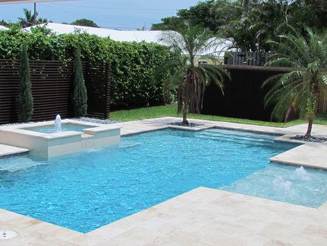 Pool Builders, Inc. - Contemporary Swimming Pool and Spa with Fountain in Manalapan, Florida | by PoolBuilders,Inc Florida Pools, Manalapan Florida, Contemporary Pool, Piscina Rectangular, Kleiner Pool Design, Landscape Yard, Blue Aesthetics, Moderne Pools, Florida Pool