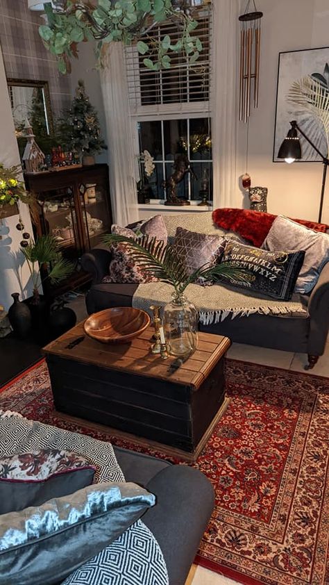 Dark Cottage Core Apartment, Dark And Cozy Living Room, Moody Apartment Aesthetic, Moody Lounge Room, Dark Cottagecore Living Room, Cottage Core Apartment, Boho Apartment Living Room, Sectional Ideas, Moody Eclectic