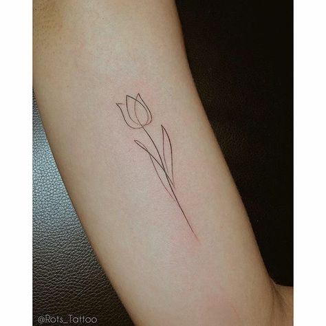 #tattoos #tattoos #tattoos Single Flower Tattoo, Wellen Tattoo, Tulip Tattoo, Muster Tattoos, Small Tattoos Simple, Small Hand Tattoos, Henna Tattoos, Discreet Tattoos, Dainty Tattoos