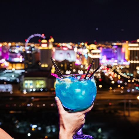 Top Rooftop Bars in Las Vegas Las Vegas Rooftop Bars, 40th Birthday In Vegas, Chandelier Bar Las Vegas, Best Bars In Vegas, Las Vegas Drinks, Clubs In Vegas, Nightclubs In Vegas, Las Vegas Happy Hour, Rooftop Scene