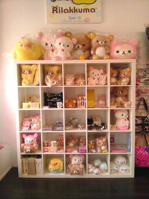 cube shelves display. San-x Plush Shelf Ideas, Stuffed Animal Collection Display, Cube Shelf Aesthetic, Plush Collection Display, Collection Display Ideas, Toy Collection Room, Plush Storage, Paisajes Aesthetic, Aesthetic Plush