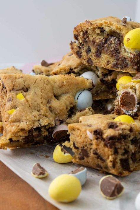 Mini Egg Cookie Bars, Mini Eggs Cookies, Cadbury Eggs, No Egg Cookies, Easy Chocolate Chip Cookies, Cadbury Chocolate, Mini Egg, Cookie Bar, Mini Eggs