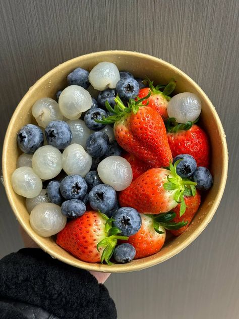 Best Vegan Desserts, Fruit Platter Designs, Coffee Shop Menu, Fruit Salad Easy, Healthy Food Motivation, Fruit Platter, Fresh Fruits, Salad Ingredients, Clean Recipes